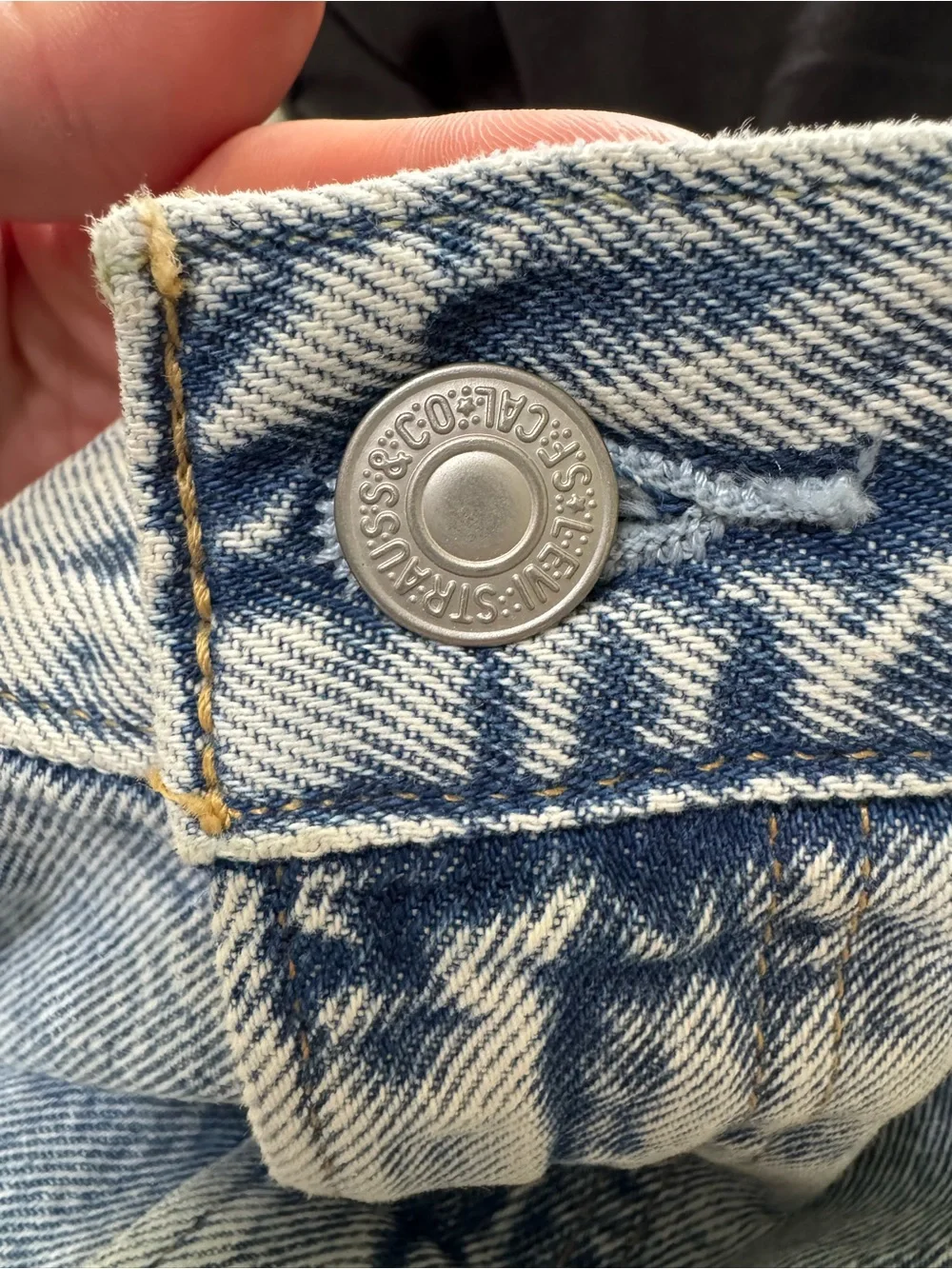 NWOT Levis High Waist Altered Mom
Jeans 28 Blue - Picture 6 of 8